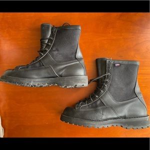 Danner Acadia black goretex boots. Made in USA.